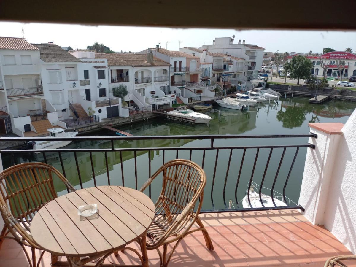Estudi Amb Vistes Al Canal Apartment Empuriabrava Ngoại thất bức ảnh