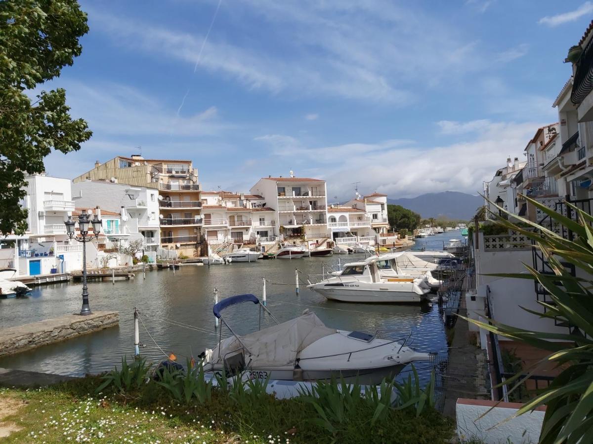 Estudi Amb Vistes Al Canal Apartment Empuriabrava Ngoại thất bức ảnh